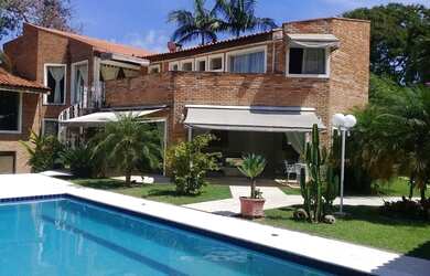 Imagem: A casa em condomínio possui 4 Dormitórios, 5 Banheiros, 5