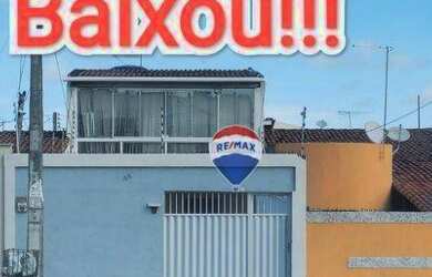 Imagem: A casa possui 3 Dormitórios, 3 Banheiros, 4 Vagas na garagem