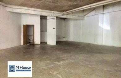 Imagem: O depósito possui 3 Vagas na garagem e 148m² de Área e está