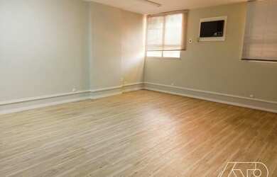 Imagem: O depósito possui 1 Vaga na garagem, 87m² de Área e está