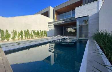 Imagem: A casa em condomínio possui 5 Dormitórios, 5 Banheiros, 4