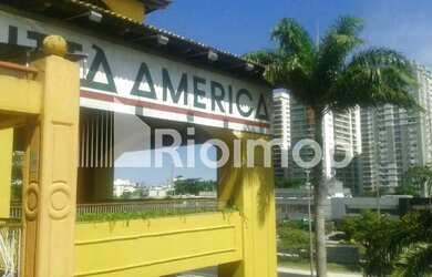 Imagem: O depósito possui 4 Vagas na garagem, 150m² de Área e está