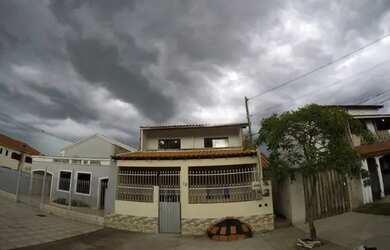 Imagem: A casa possui 2 Dormitórios, 1 Banheiro, 65m² de Área e