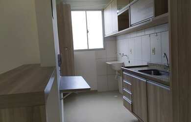 Imagem: O apartamento possui 2 Dormitórios, 1 Banheiro, 1 Vaga na garagem