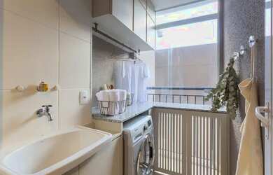 Imagem: O apartamento possui 3 Dormitórios, 2 Banheiros, 1 Vaga na