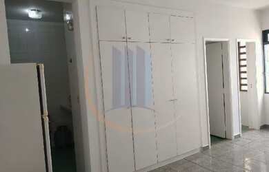 Imagem: O apartamento possui 1 Dormitório, 1 Banheiro, 1 Vaga na garagem