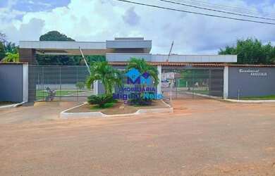 Imagem: A casa possui 3 Dormitórios, 2 Banheiros, 2 Vagas na garagem