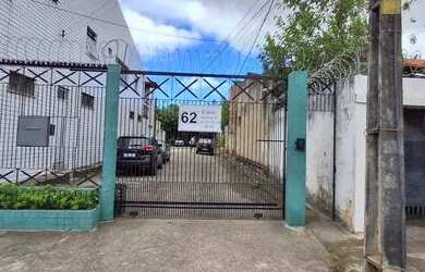 Imagem: A casa possui 3 Dormitórios, 1 Banheiro, 2 Vagas na garagem