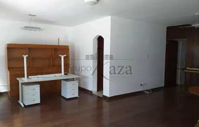 Imagem: A casa possui 3 Dormitórios, 2 Banheiros, 5 Vagas na garagem