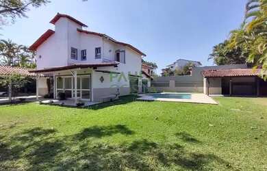 Imagem: A casa em condomínio possui 4 Dormitórios, 5 Banheiros, 4