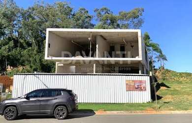 Imagem: A casa em condomínio possui 4 Dormitórios, 5 Banheiros, 2