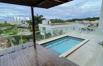 Imagem: A casa em condomínio possui 5 Dormitórios, 5 Banheiros, 4