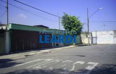 Imagem: A casa possui 3 Dormitórios, 2 Banheiros, 4 Vagas na garagem