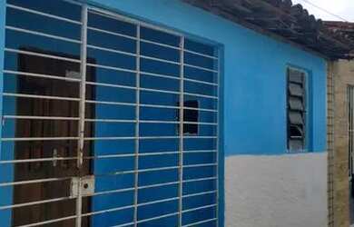 Imagem: A casa possui 2 Dormitórios, 1 Banheiro e está localizado