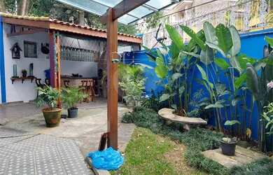 Imagem: A casa possui 3 Dormitórios, 5 Banheiros, 2 Vagas na garagem