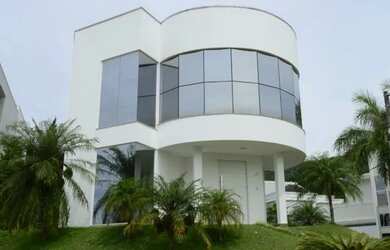 Imagem: A casa em condomínio possui 4 Dormitórios, 5 Banheiros, 2