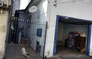 Imagem: A casa possui 2 Dormitórios, 1 Banheiro, 1 Vaga na garagem