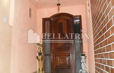 Imagem: A casa possui 5 Dormitórios, 1 Banheiro, 4 Vagas na garagem