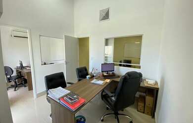 Imagem: O depósito possui 100m² de Área e está localizado em Barra