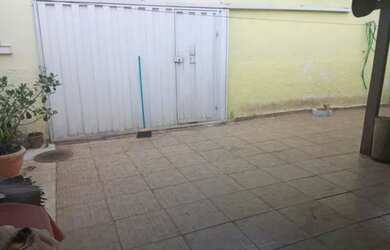 Imagem: A casa possui 2 Dormitórios, 1 Banheiro, 1 Vaga na garagem