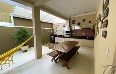 Imagem: A casa em condomínio possui 3 Dormitórios, 2 Banheiros, 2