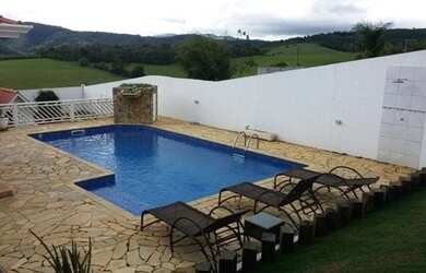 Imagem: A casa possui 5 Dormitórios, 5 Banheiros, 4 Vagas na garagem