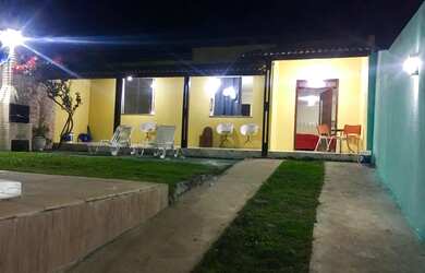 Imagem: A casa possui 2 Dormitórios, 2 Vagas na garagem e está localizado