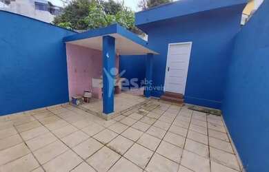 Imagem: A casa possui 2 Dormitórios, 1 Banheiro, 2 Vagas na garagem