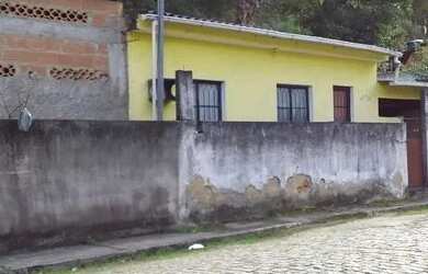 Imagem: A casa possui 2 Dormitórios, 1 Banheiro, 1 Vaga na garagem