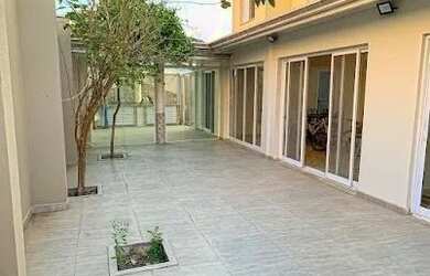 Imagem: A casa em condomínio possui 4 Dormitórios, 4 Banheiros, 4