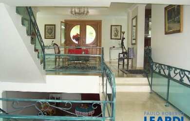 Imagem: A casa possui 5 Dormitórios, 5 Banheiros, 5 Vagas na garagem