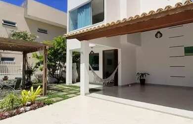 Imagem: A casa em condomínio possui 4 Dormitórios, 4 Banheiros, 2