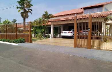 Imagem: A casa em condomínio possui 4 Dormitórios, 4 Banheiros, 4