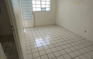 Imagem: A casa possui 2 Dormitórios, 1 Banheiro, 3 Vagas na garagem