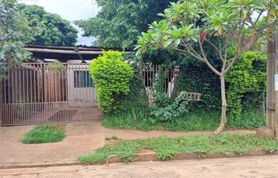 Imagem: A casa possui 2 Dormitórios, 1 Banheiro, 1 Vaga na garagem