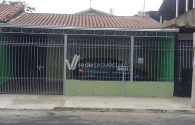 Imagem: A casa possui 2 Dormitórios, 1 Banheiro, 2 Vagas na garagem