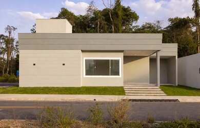 Imagem: A casa possui 3 Dormitórios, 2 Banheiros, 1 Vaga na garagem