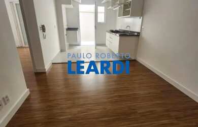 Imagem: O apartamento possui 1 Dormitório, 1 Banheiro, 1 Vaga na garagem