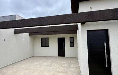 Imagem: A casa possui 3 Dormitórios, 2 Banheiros, 2 Vagas na garagem