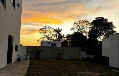 Imagem: A casa possui 4 Dormitórios, 3 Banheiros, 2 Vagas na garagem