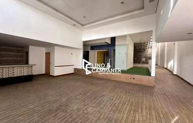 Imagem: O depósito possui 3 Vagas na garagem e 479m² de Área e está