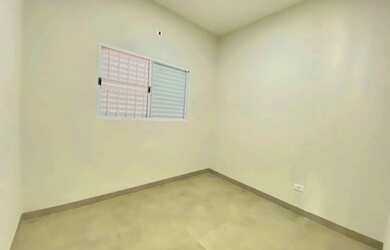 Imagem: A casa possui 2 Dormitórios, 2 Banheiros, 1 Vaga na garagem