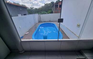 Imagem: A casa possui 3 Dormitórios, 3 Banheiros e 2 Vagas na garagem