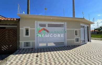 Imagem: A casa possui 2 Dormitórios, 2 Banheiros, 2 Vagas na garagem