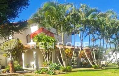 Imagem: A casa possui 4 Dormitórios, 4 Banheiros, 2 Vagas na garagem