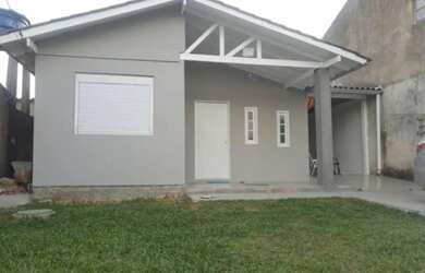 Imagem: A casa possui 3 Dormitórios, 2 Banheiros, 3 Vagas na garagem