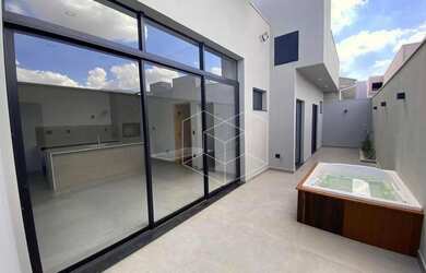 Imagem: A casa em condomínio possui 2 Dormitórios, 1 Banheiro, 2 Vagas