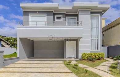 Imagem: A casa possui 3 Dormitórios, 5 Banheiros, 4 Vagas na garagem