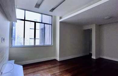 Imagem: O apartamento possui 3 Dormitórios, 1 Banheiro, 1 Vaga na garagem