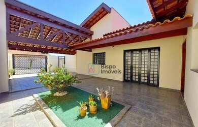 Imagem: A casa possui 3 Dormitórios, 1 Banheiro, 3 Vagas na garagem